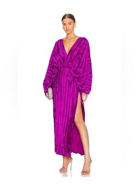 L’IDEE De Luxe Gown in Magenta - Size 8